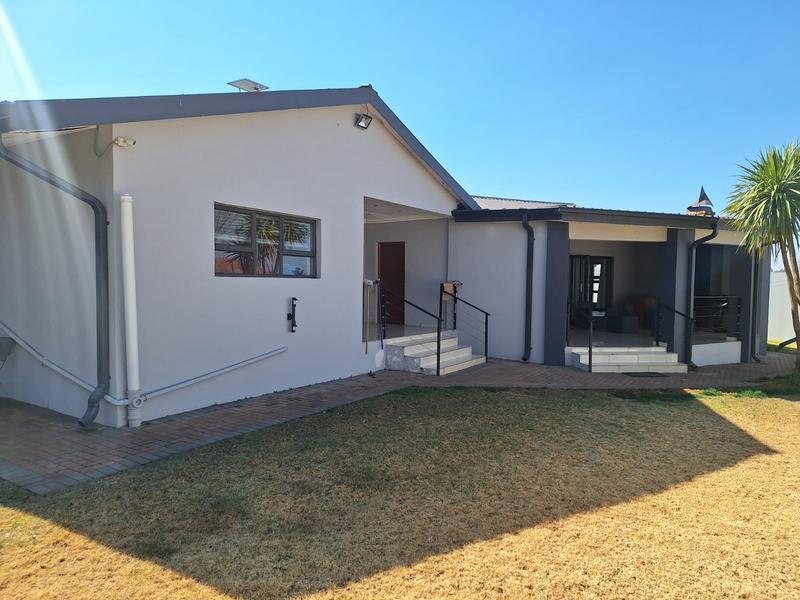 4 Bedroom Property for Sale in Flamwood North West